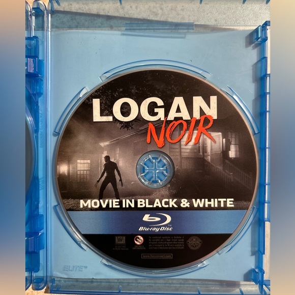 Logan Blu-ray + DVD + Digital HD - Picture 3 of 4